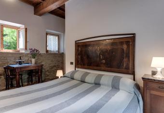 La Cupolina has Balcony rooms