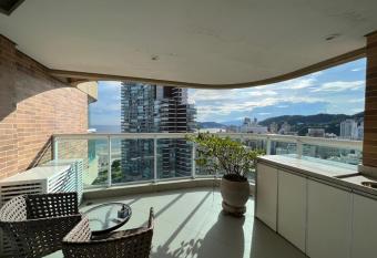 Estanconfor Santos Vista Mar com AC, Garagem, alto 23   andar allows 18 year olds to book a room