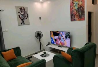 Appartement, Entr  e Personnelle allows 18 year olds to book a room