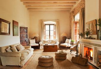 Mirab   de Valldemossa allows 18 year olds to book a room