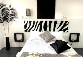 Paradiso Apartments - 1 BDR allows 18 year olds to book a room