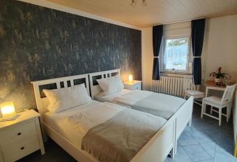 Pension ZUM LINDENWALD Colbitz has Balcony rooms