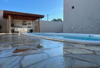 Casa Confort  vel e Aconchegante has Smoking/Balcony rooms