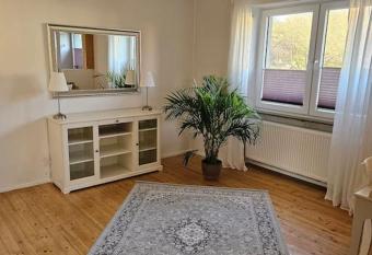 Gro  e Ferienwohnung in Koblenz allows 18 year olds to book a room