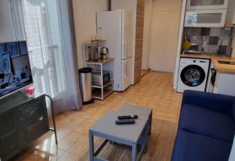 Studio avec terrasse    Sanary has Balcony rooms