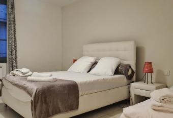 Appartement entre N  mes-Avignon-Arles has Balcony rooms