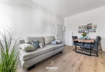 Strandl  ufer Gelting allows 18 year olds to book a room