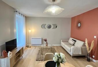 CASA Salta allows 18 year olds to book a room