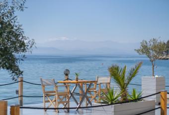 Karma Luxury House has Balcony rooms