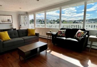 THE SALTWATER-Downtown, City & Ocean Views has Balcony rooms