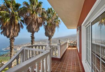 Casa Paseo Mirabal has Balcony rooms