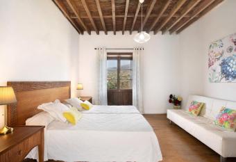 Villa Esperanza has Balcony rooms