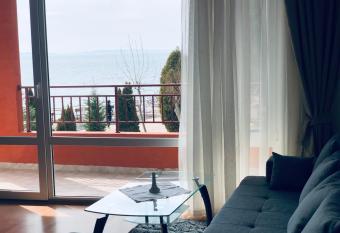 Kr  sn   apartm  n ihned u mo  e, Panorama Fort Beach allows 18 year olds to book a room