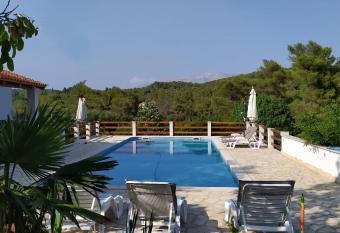 Villa Adriana has Balcony rooms