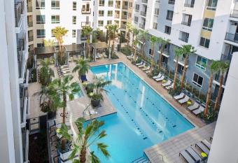 Cozy 2Bd with pool view king/queen has Balcony rooms