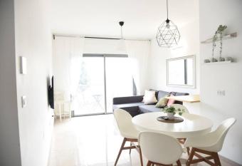 Peaceful apartment in Haneviim-Jerusalem center has Balcony rooms