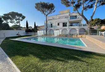 Appartement T2 piscine et plage has Balcony rooms