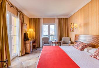 Hotel Cordial Mog  n Playa allows 18 year olds to book a room