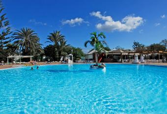 Bungalows Cordial Sandy Golf allows 18 year olds to book a room