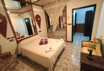 Hostal New York City has Balcony rooms