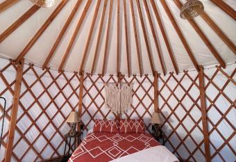 Luxury Glamping Yurt on 1 acre! has Balcony rooms