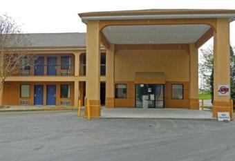 Budgetel Inn- Decatur allows 18 year olds to book a room