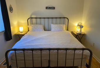 Share apt thames st Newport has Balcony rooms