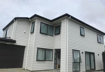 Auckland One Tree Hill Coby Suite has rooms with a private hot tub