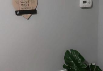 3bdr10 mins to EWR, 25 mins to nyc/prudential cent allows 18 year olds to book a room