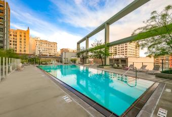 Modern 3B2B w/ private pool in DTLA has Balcony rooms