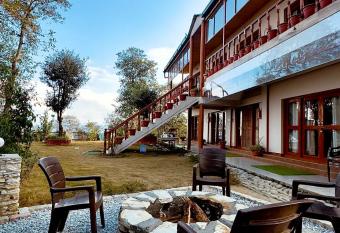 THE HIMALAYAN WOODS, CHAUKORI has Balcony rooms