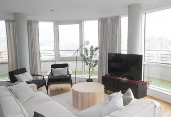 3 Bedroom Split Level Penthouse allows 18 year olds to book a room