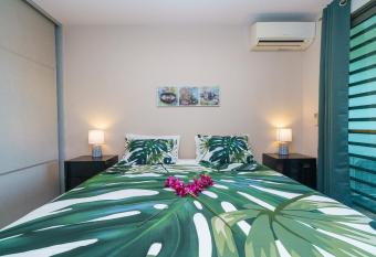 The Tropical Vaikea Apt wPool in Faaa has Balcony rooms