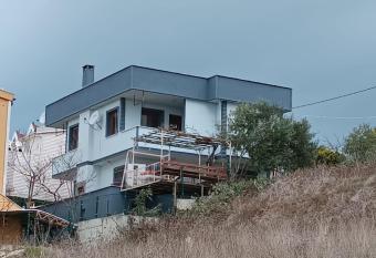 Zeytin Konak M. Ere  lisi has Balcony rooms