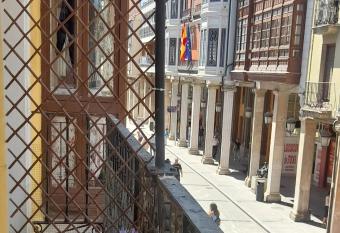 Estudio plaza mayor allows 18 year olds to book a room