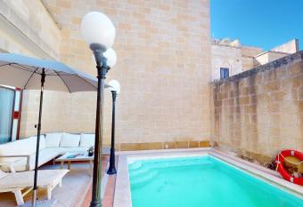 Qala Bed&Breakfast with swimming pool - IL-Wenniessa allows 18 year olds to book a room