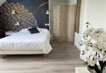 C  ur de Loire has Balcony rooms