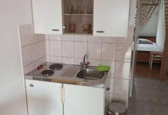 Relax Apartmans has Balcony rooms