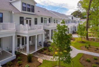 507 The Virginia Beach Shore House has Balcony rooms