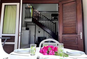 Le Gommier - Appartement duplex pr  s de la plage allows 18 year olds to book a room