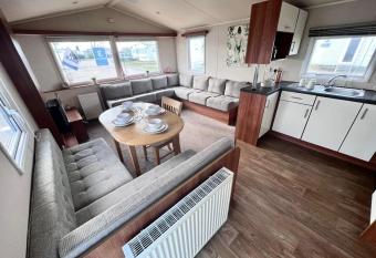 FV007 St Osyth Beach Holiday Park has Balcony rooms