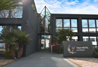 TIBET HOTEL am Airport D  sseldorf-Ratingen allows 18 year olds to book a room