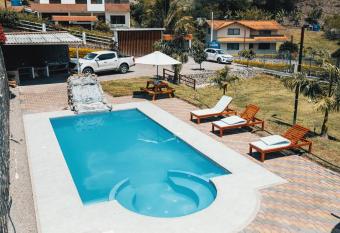 RESIDENCIA LOLITA has rooms with a private hot tub