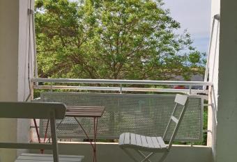 LE LAVARIN Balcon et Parking priv   WIFI has Balcony rooms