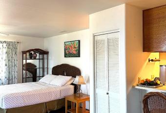 Kona Joe Coffee Farm Studio allows 18 year olds to book a room