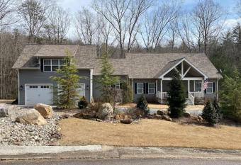 Robin's Nest - 4 Bed, 3.5 Bath has Balcony rooms