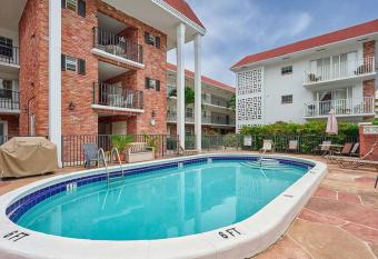 Ft Lauderdale Jewel allows 18 year olds to book a room