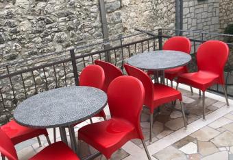 Apartman Duplex allows 18 year olds to book a room