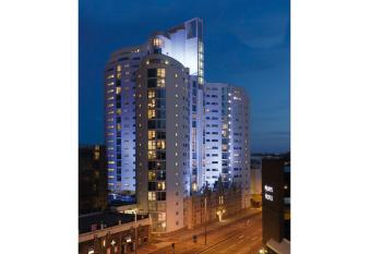 Cardiff City Center - with Parking allows 18 year olds to book a room