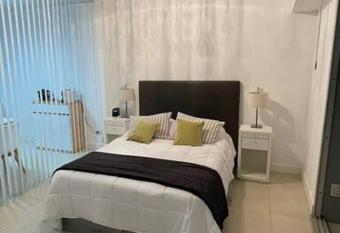 Madero Harbour , seguridad 24 hs y parking has rooms with a private hot tub